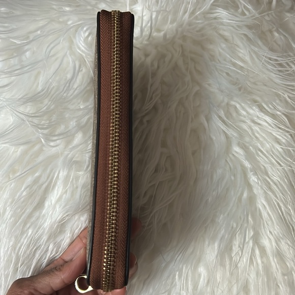 Signature Coach Long Wallet - Picture 5 of 7